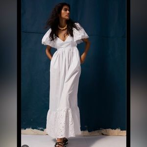 EUC En Saison Barnette white flutter sleeve maxi dress